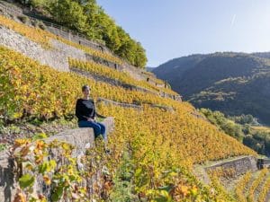 Marjorie Bonvin, Önologin des Hauses Henri Badoux in Aigle im Weinberg Murailles.