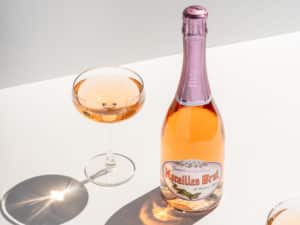 Verres et bouteille de Murailles Brut Rosé