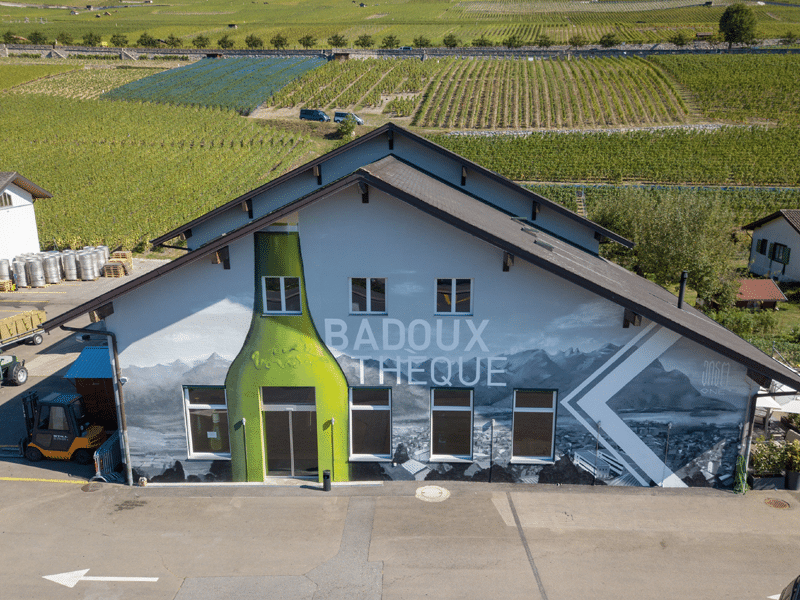 La BadouxThèque, espace de dégustation au coeur du vignoble.